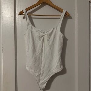 Aritzia Babaton Ivory Ruched Top